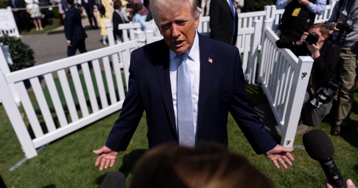 Trump vyhrožuje vybombardováním všech mostů a elektráren v Íránu. Režim se mu vysmál