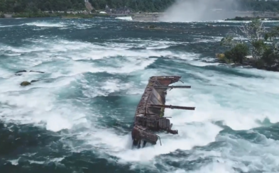 Loď zaseknutá mezi skalami na Niagarských vodopádech se po více než 100 letech posunula, může za to silný déšť a vítr Loď zaseknutá mezi skalami na Niagarských vodopádech se po více než 100 letech posunula, může za to silný déšť a vítr