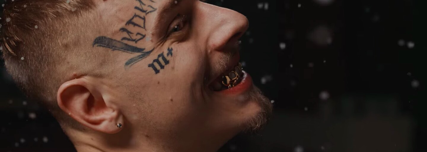 Logic se v novém klipu cítí jako Mozart a má Gucci i Dior. Poslechni si novinku z alba Sbohem Roxano