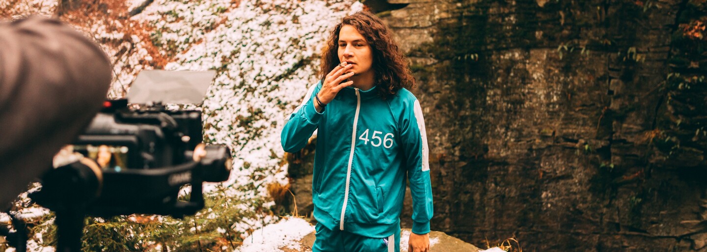 Loko Loko a Salvi21 v jednom klipu, euforie, rave i živák. Všechno najdeš ve FRESH RELEASE