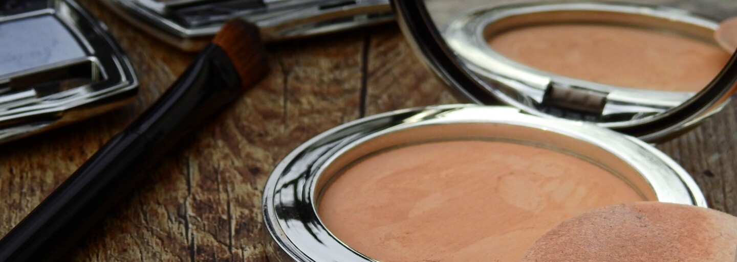 L'Oreal urazil blogerku, lebo vraj nemôže byť spájaný s ľuďmi trpiacimi akné. Výrobca kozmetiky si spôsobil škandál necitlivým odkazom
