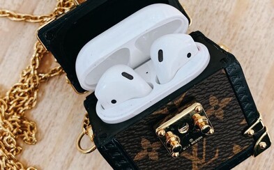 Louis Vuitton ponúka náhrdelník, aby si si mal kde zavesiť svoje Airpody Louis Vuitton ponúka náhrdelník, aby si si mal kde zavesiť svoje Airpody