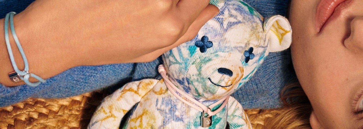 Louis Vuitton vytvořil plyšového medvídka pro UNICEF. Z prodejní částky 21 tisíc korun organizaci dá přibližně 20 %