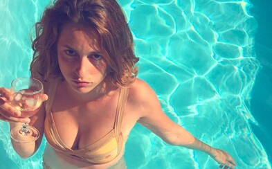 Louise Delage - na prvý pohľad instagramová postavička, v skutočnosti premyslená kampaň Louise Delage - na prvý pohľad instagramová postavička, v skutočnosti premyslená kampaň