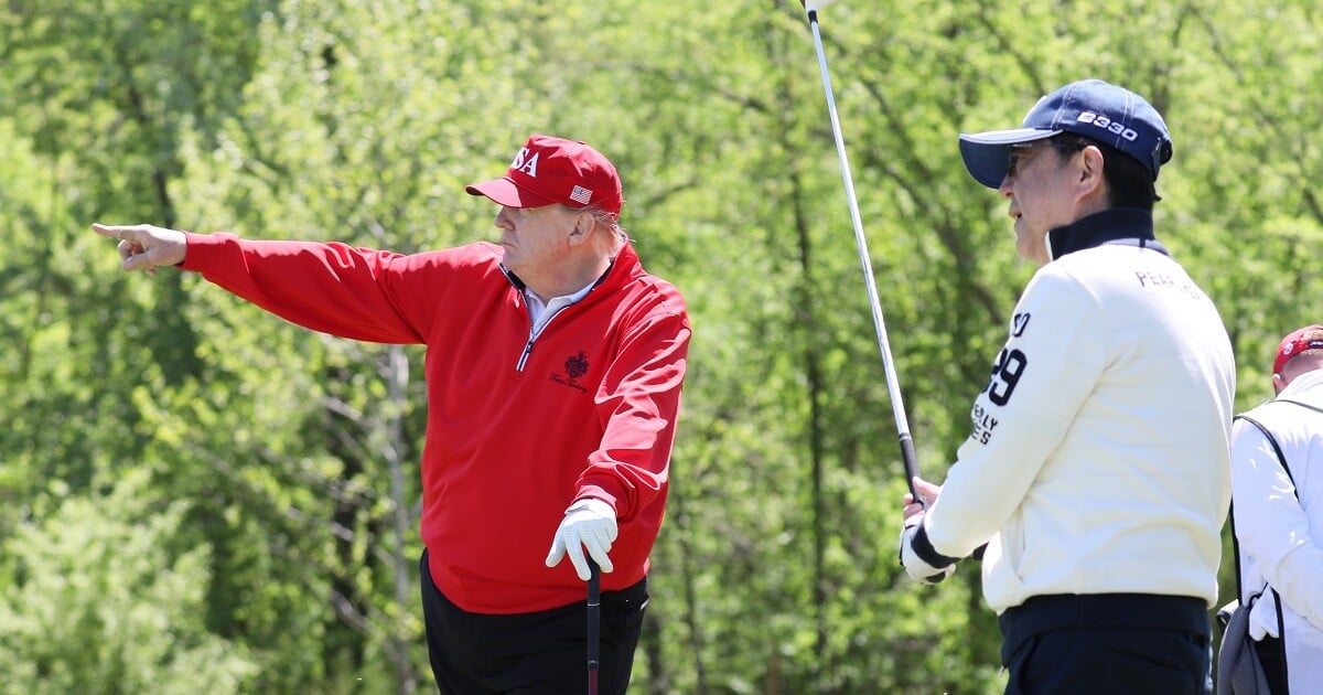 VIDEO: Trump a jeho „zázračný“ švih. Záběry ze Skotska ukazují, jak podvádí při golfu