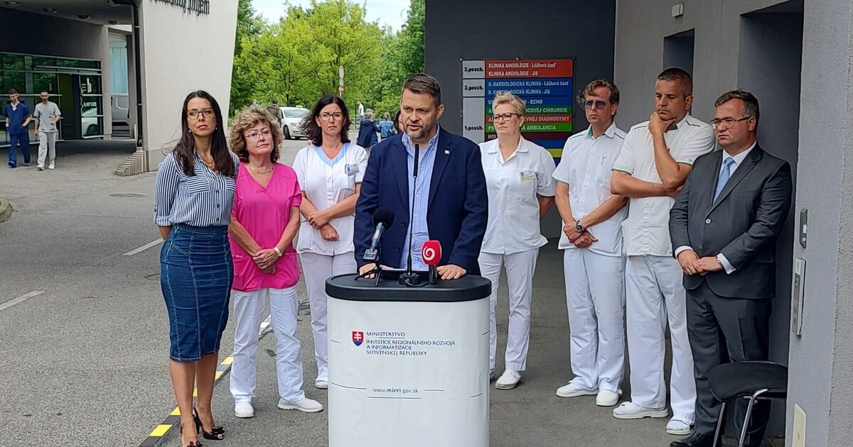 Pacientka po zákroku v kardioústave zomrela. Operatér sa počas operácie zúčastnil Migaľovej tlačovej konferencie