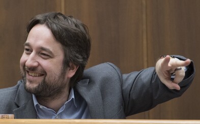 Ľubošovi Blahovi súd prikázal zmazať statusy týkajúce sa ovplyvňovania volieb spoločnosťou ESET Ľubošovi Blahovi súd prikázal zmazať statusy týkajúce sa ovplyvňovania volieb spoločnosťou ESET