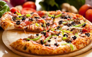 Ľudia majú radšej pizzu než dôveru svojich priateľov. Ich osobné údaje boli v štúdii zo Stanfordu schopní vymeniť za lahodné jedlo Ľudia majú radšej pizzu než dôveru svojich priateľov. Ich osobné údaje boli v štúdii zo Stanfordu schopní vymeniť za lahodné jedlo