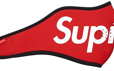 Lidé jsou ochotni za masku s logem Supreme zaplatit i 12 000 korun. Původní cena byla 650 korun Lidé jsou ochotni za masku s logem Supreme zaplatit i 12 000 korun. Původní cena byla 650 korun