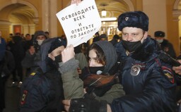 Lidé v Rusku protestují za svobodu Navalného i v -50stupňových mrazech. Policie zadržela i jeho manželku Juliji