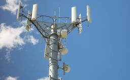 Ľudia vo Veľkej Británii poškodili už vyše 100 telekomunikačných veží. Veria, že 5G sieť spôsobuje koronavírus