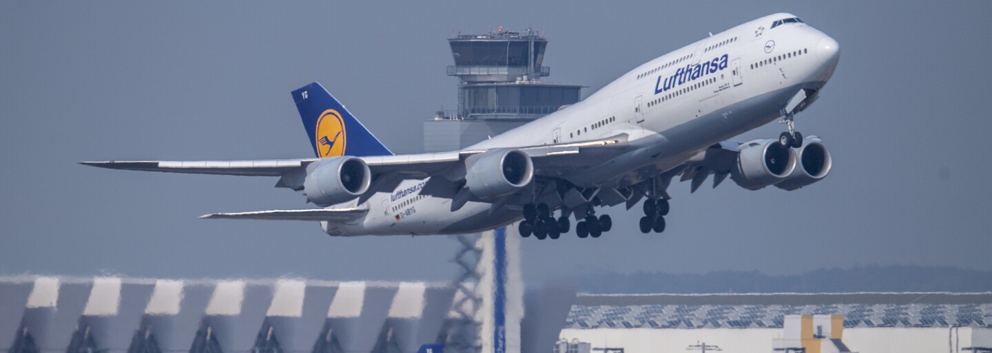 Lufthansa vypravila 18 tisíc letů bez pasažérů. Nechtěla přijít o sloty pro přílety a odlety