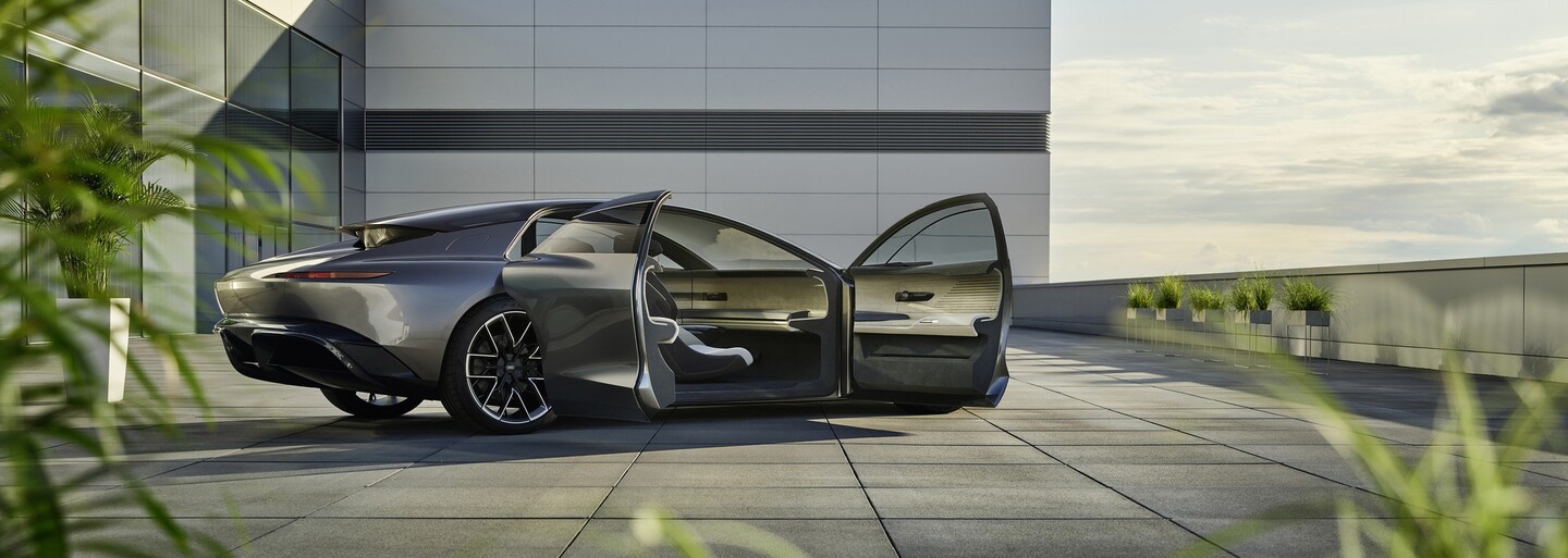 Luxusné Audi Grandsphere dokáže úplne samo šoférovať a identifikovať majiteľa podľa jeho chôdze