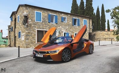 M5 nebo i8 Roadster? Oba bavoráky vyvolávají na cestách rozruch v jiném podání M5 nebo i8 Roadster? Oba bavoráky vyvolávají na cestách rozruch v jiném podání