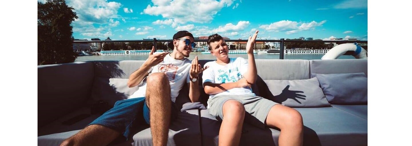 Má len 15, no robil rozhovory s GoGom, Sajfom či Adelou Banášovou. Max Mencl na YouTube prerazil vďaka kvalitnému obsahu (Rozhovor)