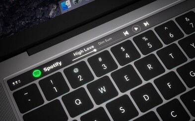 macOS Sierra potvrdil malý OLED displej v novom MacBooku Pro. Ako by to mohlo vyzerať? macOS Sierra potvrdil malý OLED displej v novom MacBooku Pro. Ako by to mohlo vyzerať?