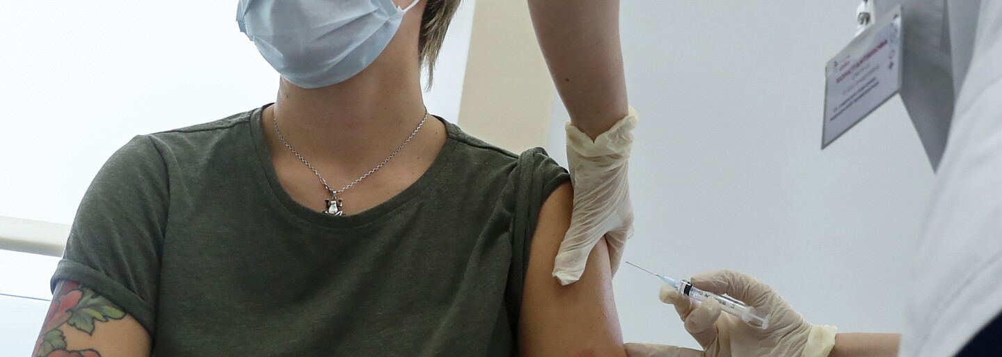 Maďaři schválili Sputnik V na příkaz vlády bez testů, nyní budou v laboratoři zkoumat účinnost a bezpečnost slovenské šarže