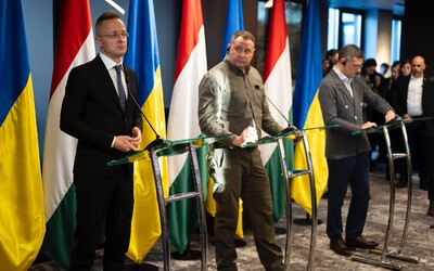 Maďarsko podporuje suverenitu Ukrajiny, uviedol minister Szijjártó. V Užhorode sa stretol so šéfom ukrajinskej diplomacie