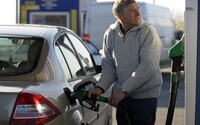 Maďarsku dochádza benzín napriek obmedzeniam pri nákupe. Stropovanie cien má svoje limity, upozorňuje riaditeľ MOL