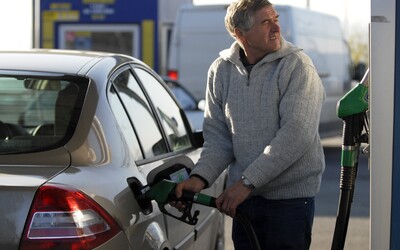 Maďarsku dochádza benzín napriek obmedzeniam pri nákupe. Stropovanie cien má svoje limity, upozorňuje riaditeľ MOL