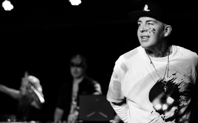 Madchild se už tento víkend ukáže v Brně. Celodenní program ale nabízí více než jen koncert Madchild se už tento víkend ukáže v Brně. Celodenní program ale nabízí více než jen koncert