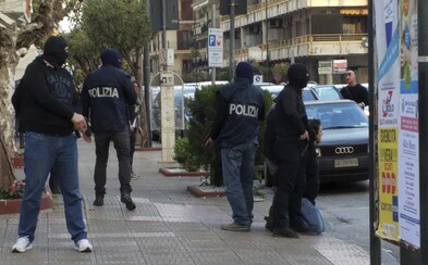 Mafiáni z Ndranghety, zkorumpovaný policista a politici skončili po velké policejní akci v poutech Mafiáni z Ndranghety, zkorumpovaný policista a politici skončili po velké policejní akci v poutech