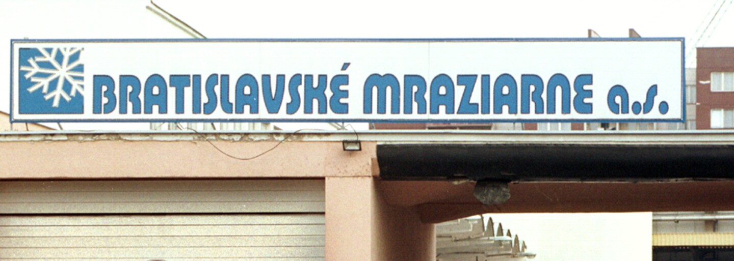 Mafiánsky podnikateľ Žaluď miloval stredoškoláčky. Nájomný vrah mu zásahom z ostreľovacej pušky roztrhal vnútornosti