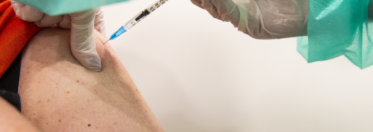 Malo by Slovensko zaviesť povinné očkovanie podľa vzoru Rakúska? Podľa niektorých niet inej cesty z pandémie