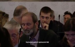 „Mám penzion a neubytovávám homosexuálně nemocné lidi,“ šokoval muž na debatě o manželství pro všechny. Podívej se na video