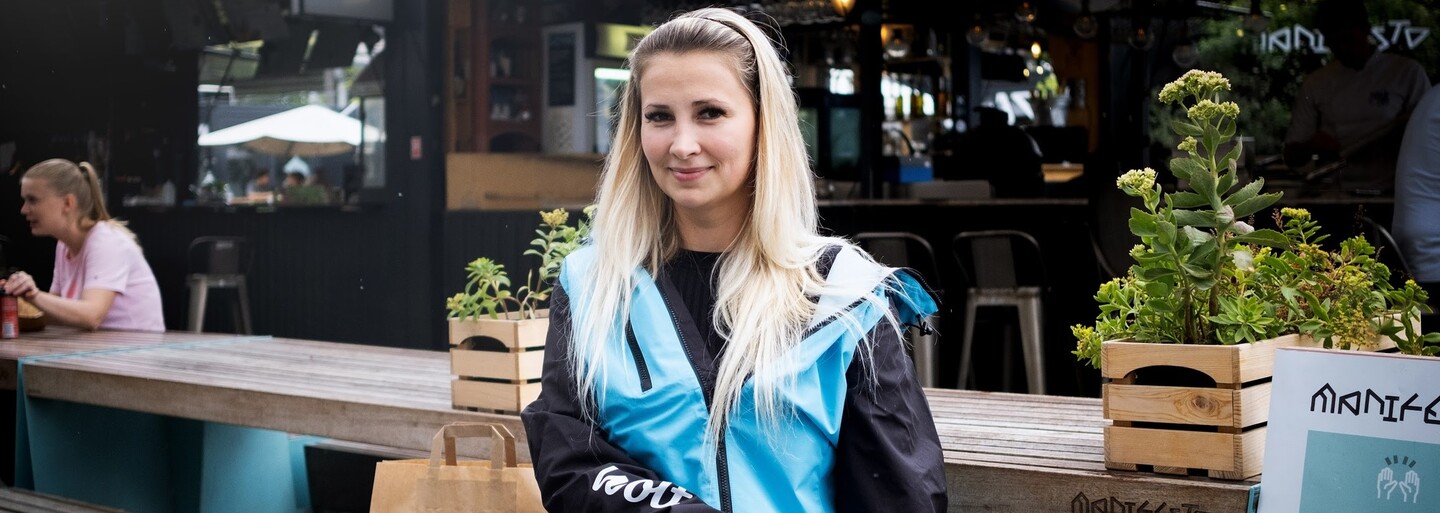Mám vystudované dvě vysoké školy, ale práci kurýrky bych neměnila. Časová flexibilita je pro mě důležitá (Rozhovor)