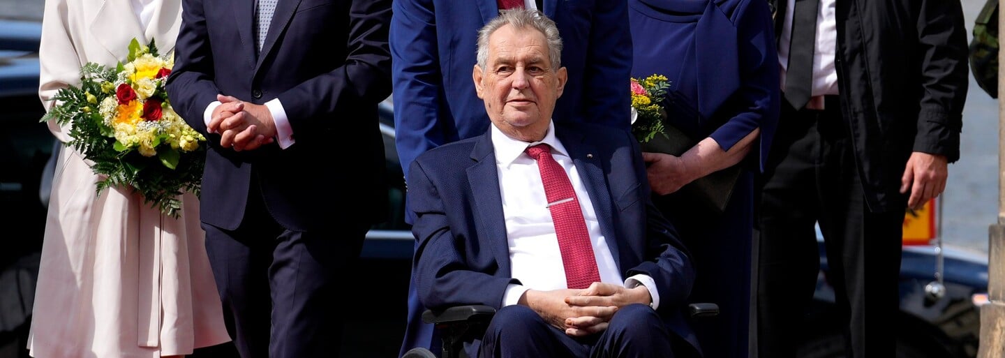 Mám zavedenou žaludeční sondu a vrátila se mi cukrovka. Miloš Zeman promluvil o svém zdravotním stavu