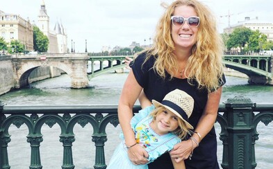 Mama s dcérou sa vydali na cestu naprieč našou planétou. Po výpovedi v práci jej bolo jasné, že chce vyskúšať niečo nové Mama s dcérou sa vydali na cestu naprieč našou planétou. Po výpovedi v práci jej bolo jasné, že chce vyskúšať niečo nové