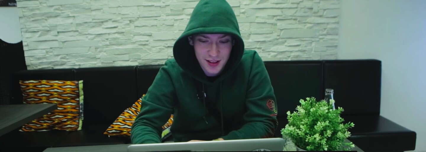 Maniak odpovídá na komentáře pod disstrackem Mačkáš mi hada