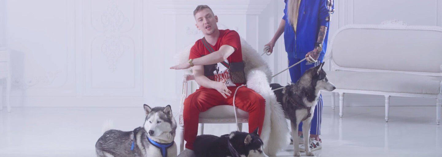 Maniak si jde pro úspěch i peníze a chce všechno. Poslechni si novinku z alba Husky