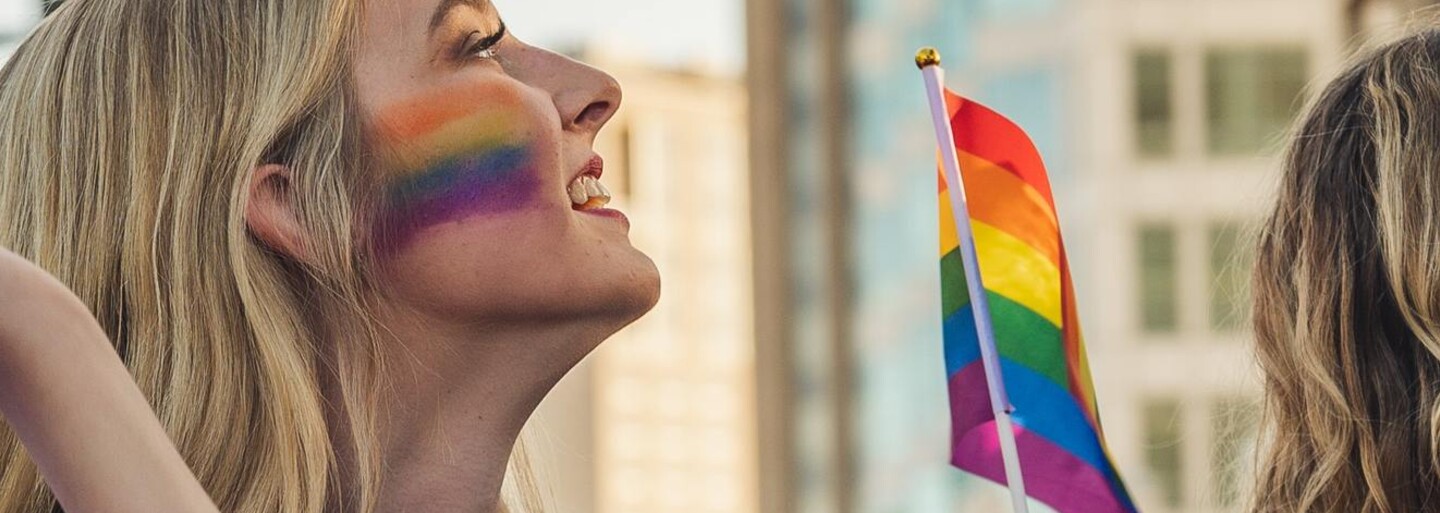 Manželství homosexuálních párů by měly uznávat všechny státy EU, prohlásil Evropský parlament