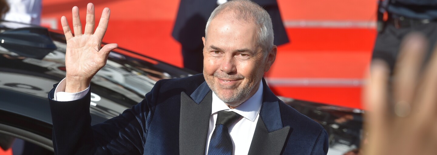 Marek Eben pobuřuje veřejnost svými „vtipy” ve StarDance. Jeho záměrem není diváky jakkoli urazit, tvrdí ČT