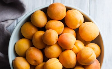 Marhuľa je obľúbené letné ovocie a ponúka viac, ako len osvieženie s nízkym počtom kalórií Marhuľa je obľúbené letné ovocie a ponúka viac, ako len osvieženie s nízkym počtom kalórií