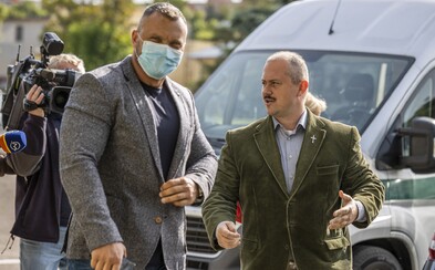 Marian Kotleba podal námietku zaujatosti voči sudkyni v prípade šekov na 1488 €. Tvrdí, že sa stretla so znalcom Marian Kotleba podal námietku zaujatosti voči sudkyni v prípade šekov na 1488 €. Tvrdí, že sa stretla so znalcom