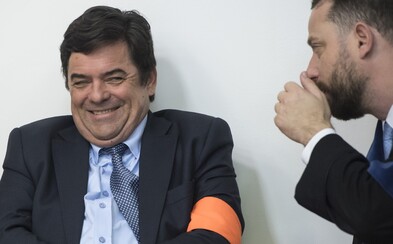Mariana Kočnera a Pavla Ruska usvedčuje z falšovania zmeniek aj bakalárska práca mladej novinárky Mariana Kočnera a Pavla Ruska usvedčuje z falšovania zmeniek aj bakalárska práca mladej novinárky