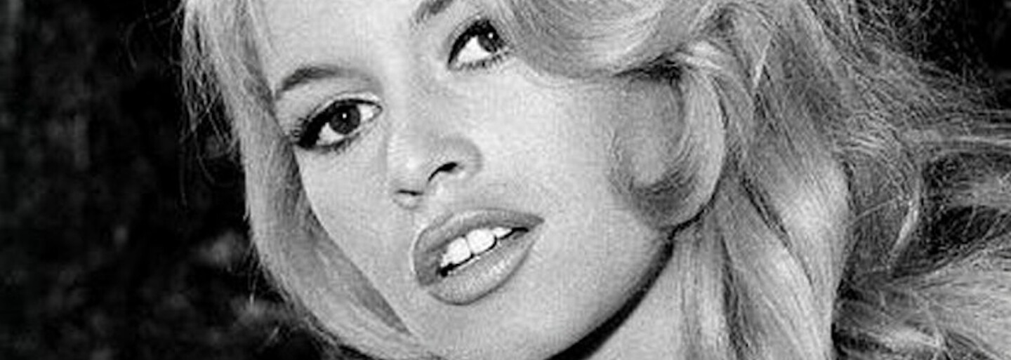 Marilyn si kvôli svojej sexi chôdzi rezala opätok na jednej topánke. Aké ďalšie triky robili ženské idoly pre svoju krásu?