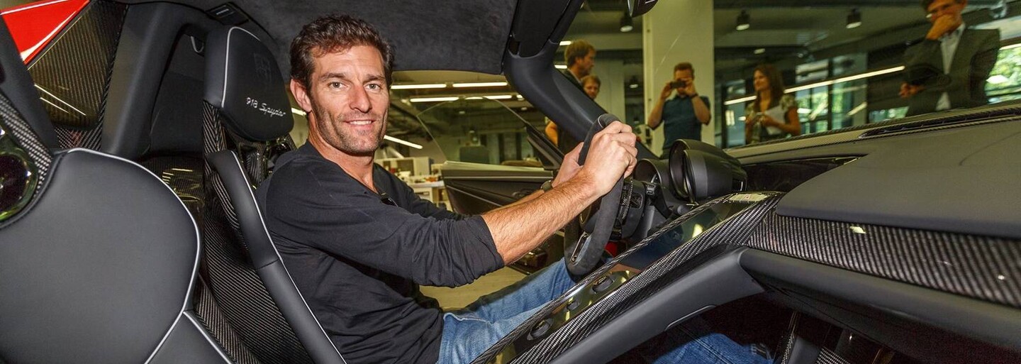 Mark Webber si prevzal svoju novú 918-ku v netradičnej farbe odkazujúcej na jeho špeciál z Le Mans