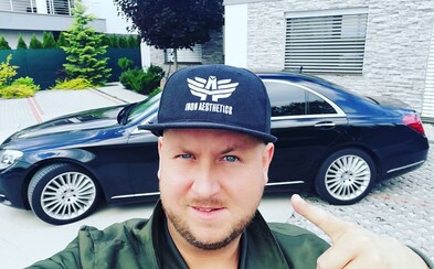 Martin Jakubec sa primitívne obúva do Celeste Buckingham. Vraj je trendom, že muži púšťajú k vode ženy Martin Jakubec sa primitívne obúva do Celeste Buckingham. Vraj je trendom, že muži púšťajú k vode ženy