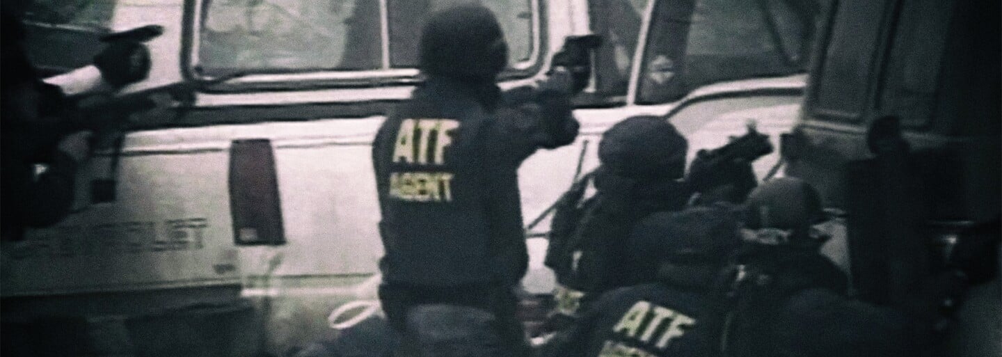 Masaker v Texase: Pokojnú usadlosť sekty Davidiánov narušilo 900 agentov FBI, ATF a národnej gardy