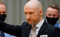 Masový vrah Anders Breivik zůstane ve vězení, norský soud jeho žádost o propuštění zamítl