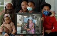 Matka zesnulé 10leté dcery žaluje TikTok. Dívka se zadusila v rámci „Blackout challenge“ 