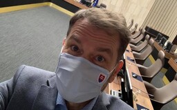 Matovič: Deti môžu snívať 2 mesiace, že sa dostanú do školy. Rovnako aj reštaurácie, že otvoria