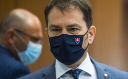 Matovič vybuchol v reakcii na kritiku plošného testovania. Tancujete na hroboch ľudí, tak nám tie vakcíny sami vyrobte