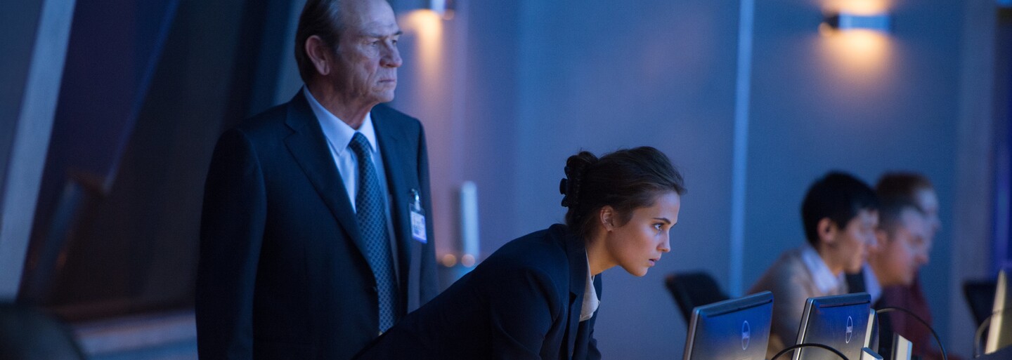 Matt Damon ako Jason Bourne a Alicia Vikander unikajú pred smrťou v nových záberoch pre piate pokračovanie špionážnej ságy