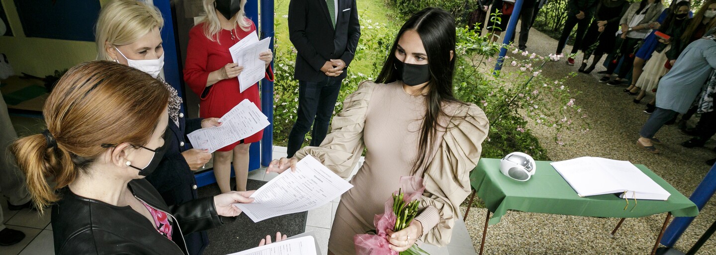 Maturanti môžu získať 9 000 eur, ak zostanú študovať na Slovensku. Presvedčí ich novinka ministerstva školstva?