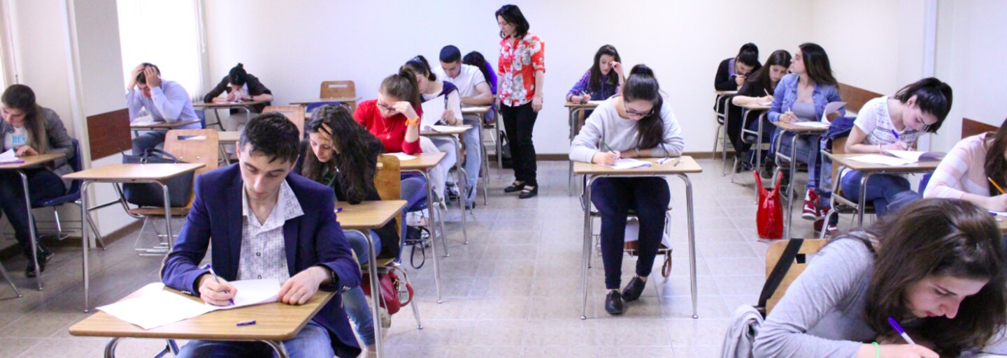 Maturitní zkoušku odstartovaly slohy. Z jakých zadání si mohli studenti vybírat?